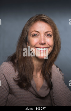 Ritratto di un sorridente donna di mezza età. Foto Stock