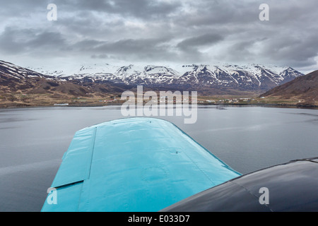 Small Twin motore aereo. Piper PA-23-150 (Apache) Grimsey, Islanda. Foto Stock