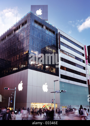 Licenza disponibile su MaximImages.com - grande edificio Apple Store a Ginza, Tokyo, Giappone Foto Stock