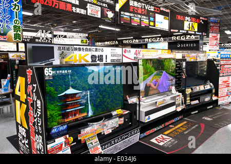 SONY BRAVIA 4K 65 pollici TV LCD X8500A nel negozio di elettronica Yodobashi Fotocamera, Yodobashi-Akiba in Akihabara, Tokyo, Giappone. Foto Stock