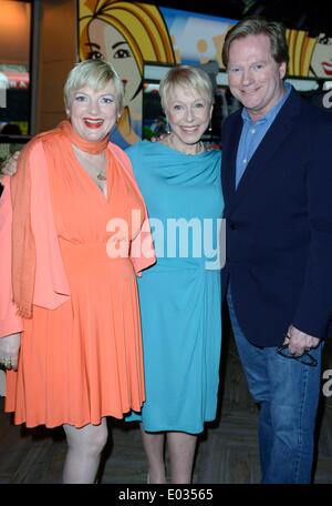 New York, NY, STATI UNITI D'AMERICA. 30 apr 2014. Alison Arngrim, Karen Grassle, Dean Butler al talk show apparizione per la piccola casa nella prateria Cast Reunion presso la NBC Today Show, Rockefeller Plaza di New York, NY Aprile 30, 2014. Credito: Derek Storm/Everett raccolta/Alamy Live News Foto Stock