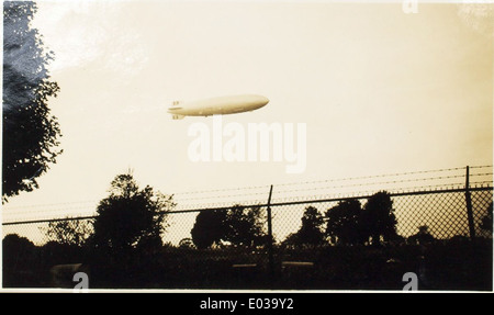 Il dirigibile Zeppelin LZ 129, noto come Hindenburg, era un dirigibile tedesco che prese tragicamente fuoco durante il suo tentativo di atterraggio del 1937 nel New Jersey. Segnò la fine dell'era dei dirigibili. Foto Stock