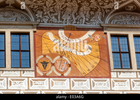 Litomysl Castello Renaissance Sundial su edificio, Litomysl Repubblica Ceca Foto Stock