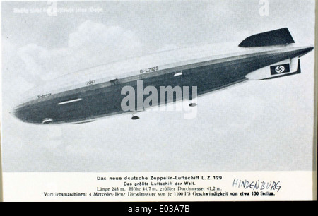Lo Zeppelin D-LZ 129, meglio conosciuto come Hindenburg, era un dirigibile rigido tedesco gestito dalla Deutsche Zeppelin-Reederei. È stato progettato per il servizio passeggeri ma è diventato famoso a causa del suo tragico incidente nel 1937. L'Hindenburg faceva parte della flotta della Luftschiffbau Zeppelin ed era uno dei più grandi dirigibili mai costruiti. Foto Stock