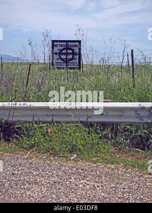 Graffiti del simbolo utilizzato da Zodiac Killer il segno lungo il lago di Herman Road in California Benicia Foto Stock