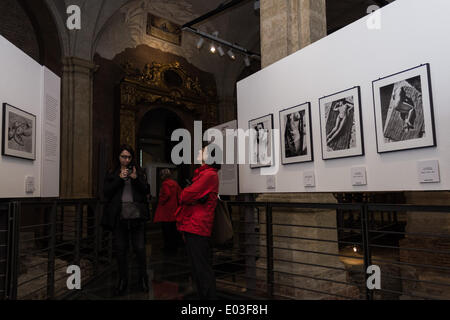 Torino, Italia - 30 aprile: dal 1 maggio al 5 ottobre 2014, Palazzo Madama ospita la retrospettiva fotografica dedicata a Tina Modotti, la cui eccezionale personalità umana, arte e politica ne ha fatto uno dei più famosi fotografi di donne nel mondo. (Foto di Elena Aquila/Pacific Stampa) Foto Stock