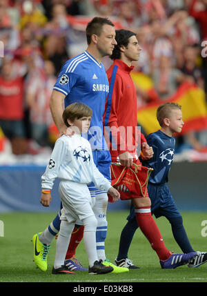 Londra, Regno Unito. 30 apr 2014. Chelsea il defender John Terry conduce le squadre durante la UEFA Champions League Semi-Final match tra Chelsea da Inghilterra e Atletico Madrid dalla Spagna ha giocato a Stamford Bridge, il 30 aprile 2014 a Londra, Inghilterra. Credito: Mitchell Gunn/ESPA/Alamy Live News Foto Stock