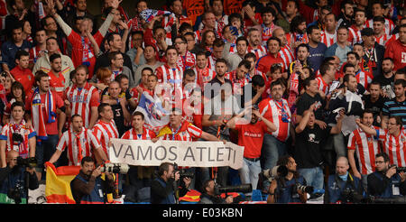 Londra, Regno Unito. 30 apr 2014. Una vista generali dei tifosi durante la UEFA Champions League Semi-Final match tra Chelsea da Inghilterra e Atletico Madrid dalla Spagna ha giocato a Stamford Bridge, il 30 aprile 2014 a Londra, Inghilterra. Credito: Mitchell Gunn/ESPA/Alamy Live News Foto Stock