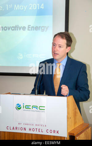 Cork, Irlanda. 01 Maggio, 2014. Sean Sherlock Ministro irlandese per la ricerca e innovazione parla ai delegati all'apertura della terza conferenza annuale di IERC nella città di Cork in Irlanda. Credito: Richard Wayman/Alamy Live News Foto Stock