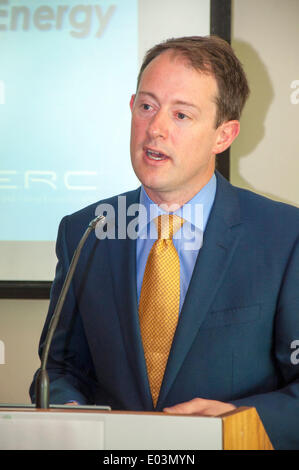 Cork, Irlanda. 01 Maggio, 2014. Sean Sherlock Ministro irlandese per la ricerca e innovazione parla ai delegati all'apertura della terza conferenza annuale di IERC nella città di Cork in Irlanda. Credito: Richard Wayman/Alamy Live News Foto Stock