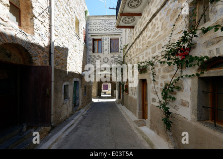 Passaggio con soffitti a volta decorati con Xysta città medievale Olympi Chios Olympi è stabilito nella sua forma attuale dai Genovesi nel Foto Stock