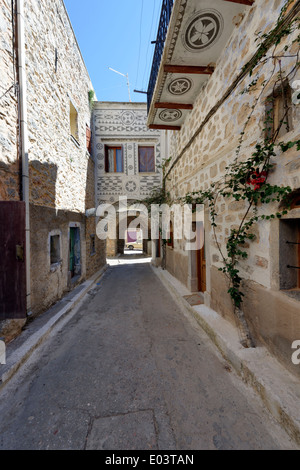 Passaggio con soffitti a volta decorati con Xysta città medievale Olympi Chios Olympi è stabilito nella sua forma attuale dai Genovesi nel Foto Stock