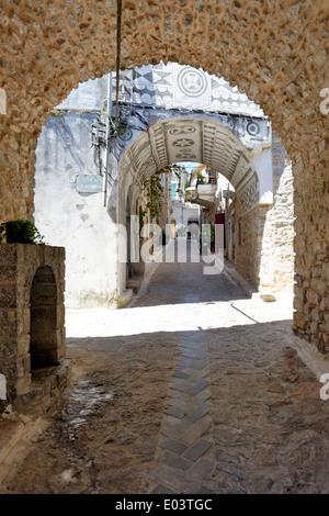 Passaggio con soffitti a volta decorati con Xysta città medievale Olympi Chios Olympi è stabilito nella sua forma attuale dai Genovesi nel Foto Stock