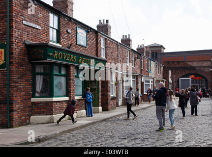 Il set di Coronation Street,UK è più lunga di opera del sapone della TV Rover tornare pub public house Foto Stock