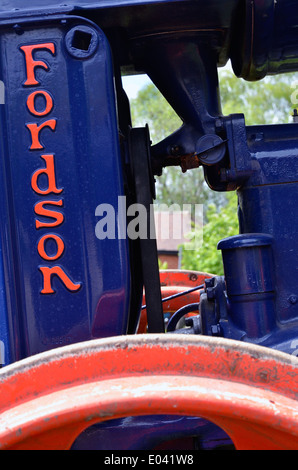 Fordson logo su un 1937 Fordson Major trattore. Foto Stock