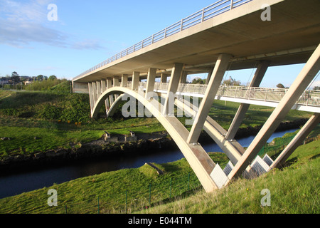 Cathaleen cade ponte sopra il fiume Erne a Ballyshannon, Irlanda Foto Stock