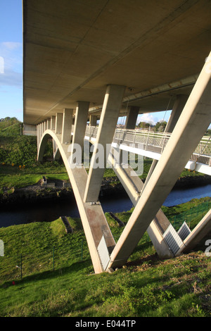 Cathaleen cade ponte sopra il fiume Erne a Ballyshannon, Irlanda Foto Stock