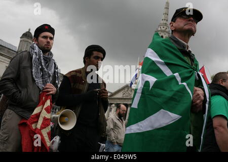Londra, Regno Unito. Il 1 maggio, 2014. Le persone si radunano in Trafalgar Square per il raduno annuale del giorno di maggio a Londra il 1 maggio 2014. Credito: Jay Shaw Baker/NurPhoto/ZUMAPRESS.com/Alamy Live News Foto Stock