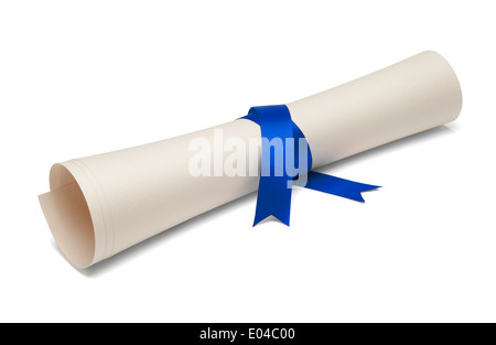 Diploma legate con nastro blu su bianco sfondo isolato. Foto Stock