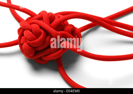 Rosso di corda in un ingombro isolati su sfondo bianco. Foto Stock