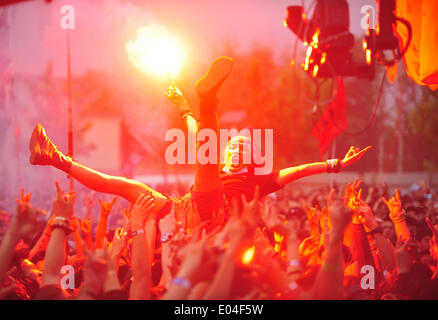 Pechino, Cina. Il 1 maggio, 2014. Gli appassionati di musica si divertono a 2014 Pechino Festival Midi a Pechino Capitale della Cina, 1 maggio 2014. Credito: Xiao Xiao/Xinhua/Alamy Live News Foto Stock