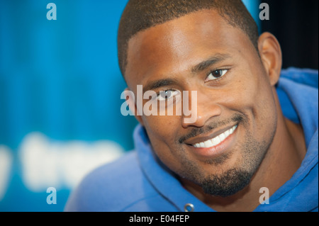 Noi hurdling atleta David Oliver alla conferenza stampa un giorno prima del suo inizio presso la IAAF meeting di atletica a Zurigo 2013 Foto Stock