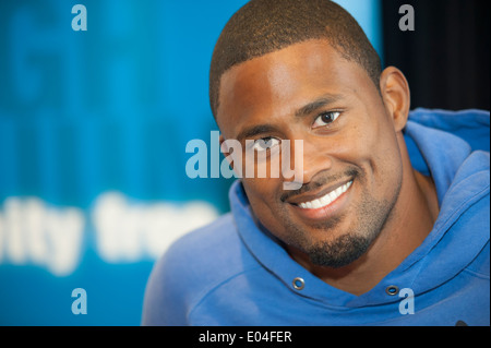 Noi hurdling atleta David Oliver alla conferenza stampa un giorno prima del suo inizio presso la IAAF meeting di atletica a Zurigo 2013 Foto Stock