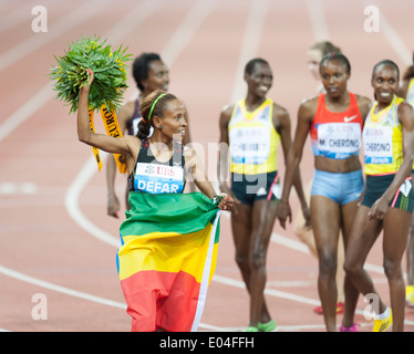 Etiopian lunga distane runner Meseret DEFAR dopo aver vinto il 5000m donna Diamante della gara di Campionato di Zurigo. Foto Stock