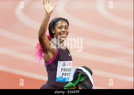 Velocista giamaicana Shelly-Ann Fraser-Pryce dopo la vittoria delle donne 200m IAAF Diamond classifica finale di gara a Zurigo Foto Stock