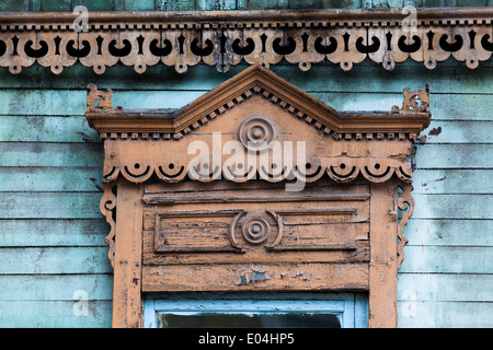 Parte del tradizionale edificio in legno a Irkutsk, Siberia, Russia Foto Stock