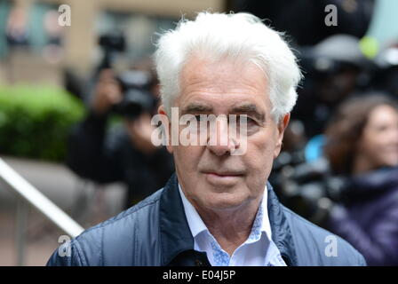 Londra Inghilterra, 2 maggio 14 : Max Clifford arriva a Southwark Crown Court condanna dopo aver trovato colpevole di otto indecente assalto di tasse in Londra. Credito: Vedere Li/Alamy Live News Foto Stock