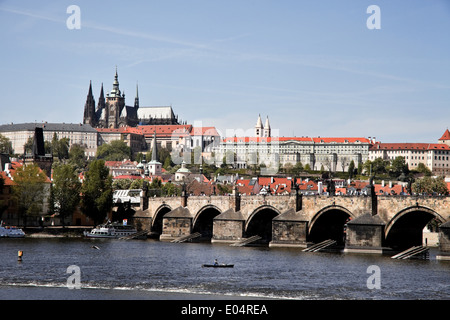 Praga, Karl il ponte con il castello di Praga, Hradschin, Prag, Karlsbruecke mit Prager Burg Foto Stock