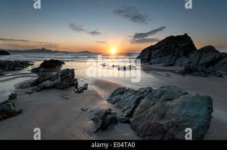 Tramonto a Lusty Glaze beach a Newquay in Cornovaglia Foto Stock