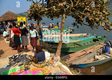 Marketplace presso il cratere del lago bunyonyi e in Uganda, Africa Foto Stock