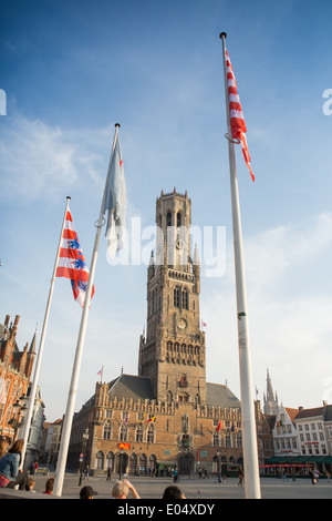 Belfort-Hallen torre campanaria dalla Markt, Bruges, Belgio Foto Stock