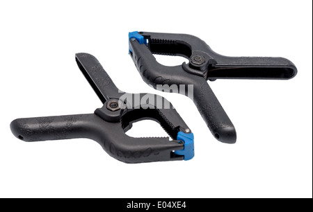 Pinze in plastica isolate su uno sfondo bianco Foto Stock