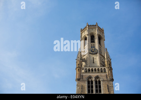 Belfort-Hallen torre campanaria dalla Markt, Bruges, Belgio Foto Stock