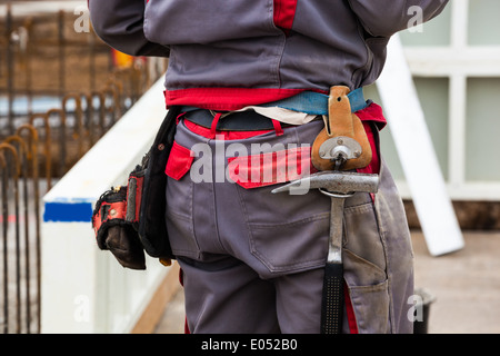 Operaio edile sul sito di costruzione di nuove imprese e di edificio industriale, Bauarbeiter auf der Baustelle eines neuen abete Foto Stock