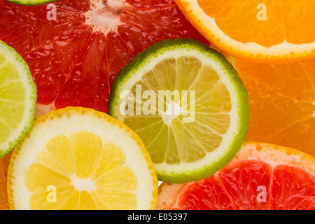 Dischi di un arancione. Foto simbolico per un sano vitamine da frutta fresca, Scheiben einer arancione. Symbolfoto fuer gesunde vitamina Foto Stock