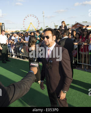 Tampa, Florida, Stati Uniti d'America. Xxv Aprile, 2014. Tampa, FL - Aprile 25, 2014: GULSHAN GROVER viene intervistato sul tappeto verde a ''IIFA la magia dei film" che è il giorno 3 Evento in primo piano della quindicesima IIFA Weekend & Awards. © Andrew patrono/ZUMAPRESS.com/Alamy Live News Foto Stock