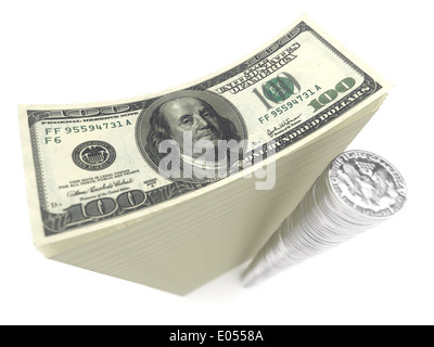 Pila di banconote e monete di dollari sul bianco isolato Foto Stock