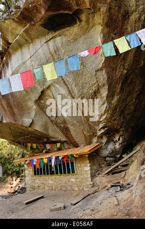 Piccolo edificio alloggiamento ruote della preghiera, Merak e Sakteng trek, Est Bhutan Foto Stock