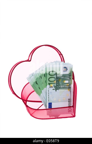 Un sacco di euro di banconote con cuore. Isolato su sfondo bianco, Viele Euro Geldscheine mit Herz. Isoliert auf weissem suggerimento Foto Stock