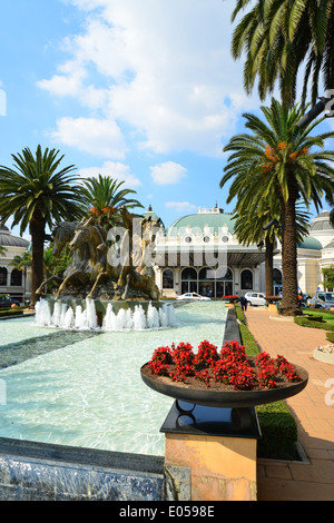 'Il conquistatore' statua e fontana, Imperatori Palace Casino, Kempton Park, East Rand, provincia di Gauteng, Repubblica del Sud Africa Foto Stock