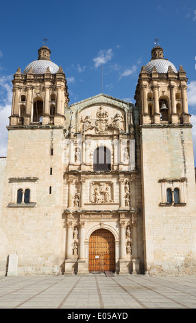 La facciata della chiesa di Santo Domingo città di Oaxaca Messico Foto Stock