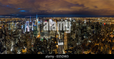 New York paesaggio urbano di notte Foto Stock