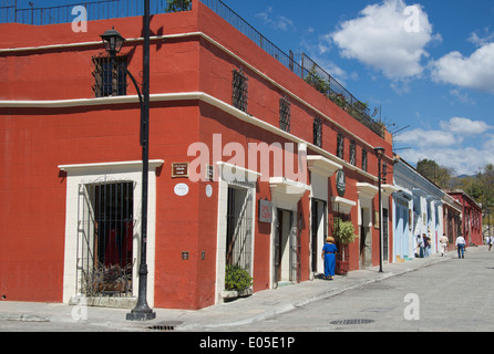 Le case coloniali restaurate, Macedonio Alcala città di Oaxaca Messico Foto Stock