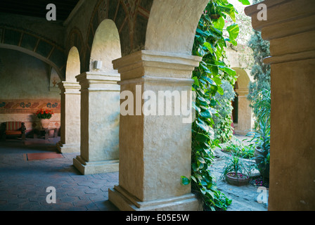 Chiostri al XVI secolo il convento di Santa Catalina ora parte del Camino Real Hotel Città di Oaxaca Messico Foto Stock