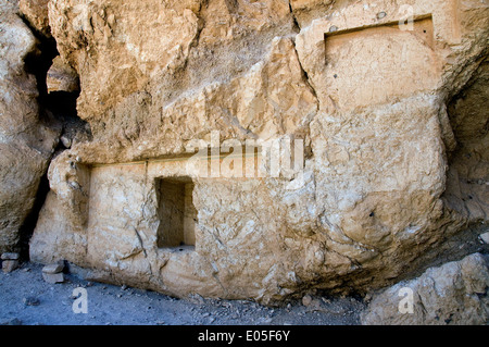 Luxor West Bank: intagli nella roccia tempio del dio Ptah vicino a Valle delle regine Foto Stock