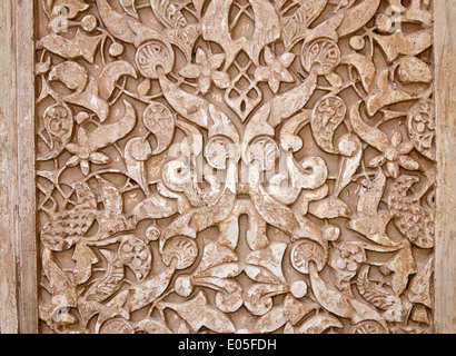 Dettaglio della parete iscrizione di decorazione in Alhambra di Granada Spagna. Foto Stock